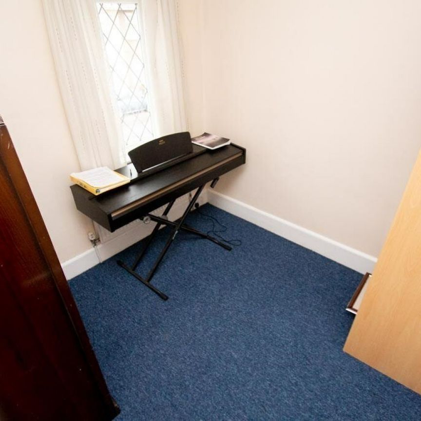 3 Bed Student house on Elmes road - Photo 1