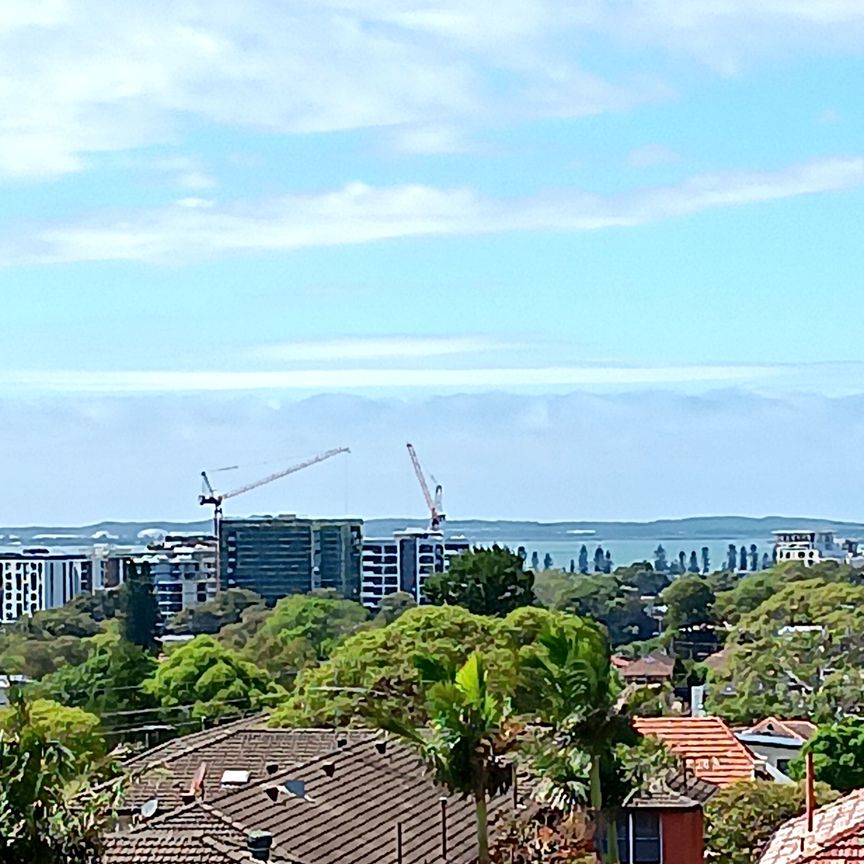 Stunning 3 Bedroom Penthouse Apartment with private lift- Comes fully furnished - Photo 1
