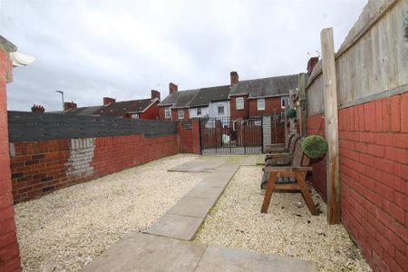 3 bedroom terraced house to rent - Photo 5