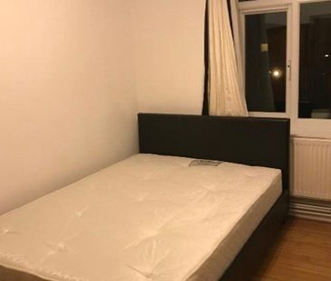 Room in a Shared Flat, Frensham Drive, SW15 - Photo 4