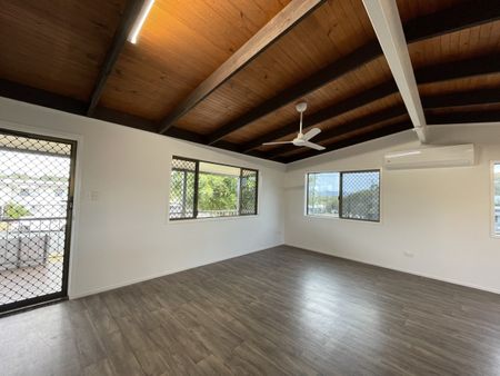 Renovated home in beach community - Photo 4