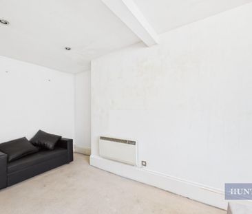 2 bedroom Flat To Let Total Size: 883 SQ FT - Photo 2