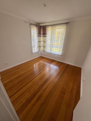 Noble Park - Photo 1