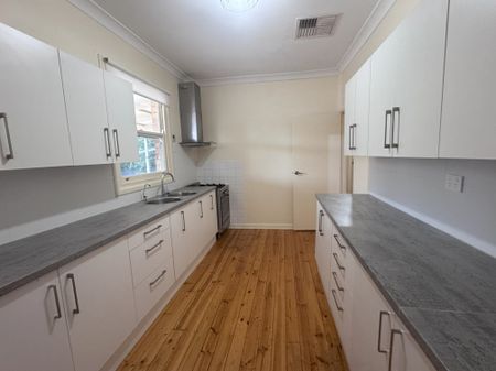 Three bedroom home - Photo 2