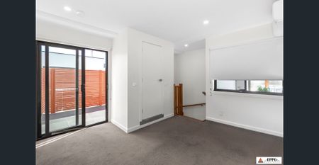 Designer Executive Residence - Photo 2