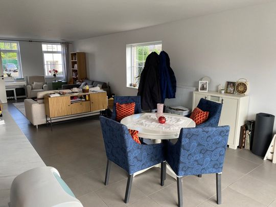 Recente ruime 3-gevel woning, ideaal gelegen op 1km van het centrum van Sterrebeek. - Photo 1