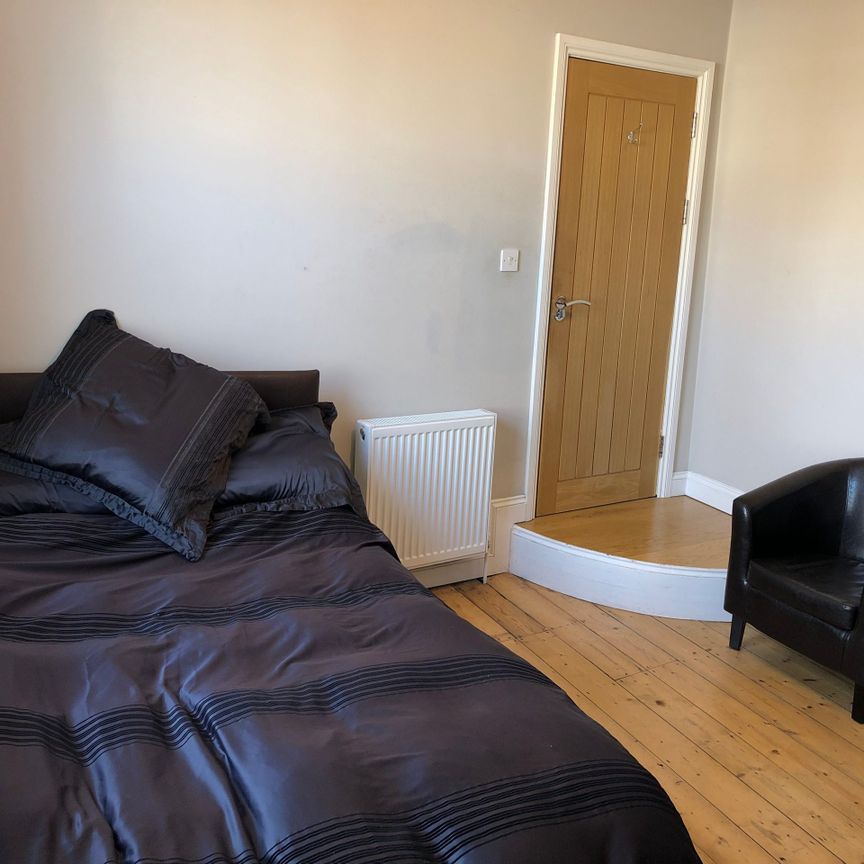 Professional House Near City Links - Photo 1