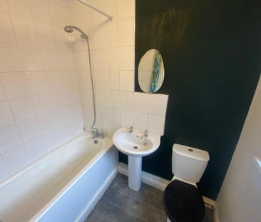 3 bedroom end of terrace house to rent - Photo 6