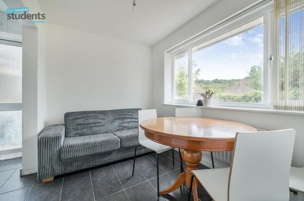 6 bedroom detached house to rent - Photo 1