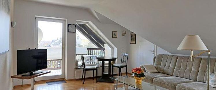 (EF0504_M) Dresden: Ullersdorf, großzügige möblierte Wohnung mit eigenem Balkon in ruhigem EFH, 500 Meter zum Golfplatz - Foto 1