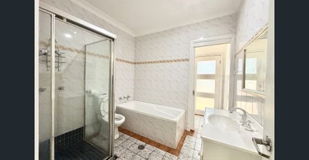 Modern Living in a Prime Homebush West Location - Photo 4