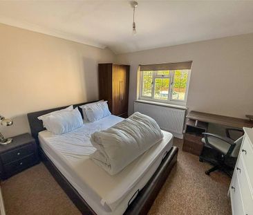 4 bedroom semi-detached house to rent - Photo 6