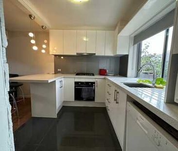 Contemporary boutique living by the bay! - Photo 4