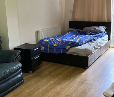 ENSUITE ROOM Room 4 - Photo 1