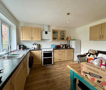 3 bedroom end of terrace house to rent - Photo 6