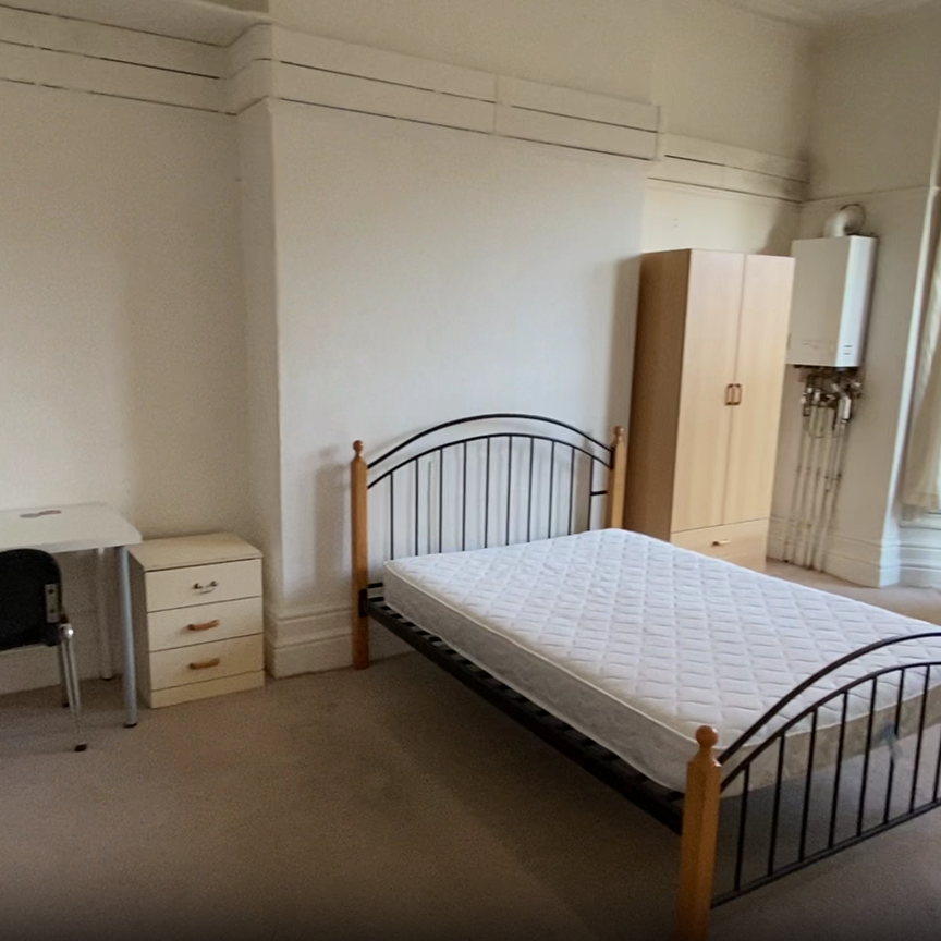 Flat 1, 24 Kelso Road, LS2 9PR, Leeds - Photo 1