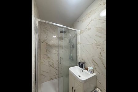 Studio Flat, Wigston Road, E13 - Photo 2