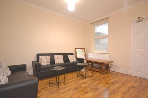 Grange Avenue, University Area, RG6 - Photo 1