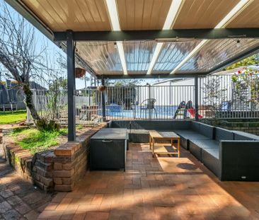 Spacious 5-Bedroom Family Home with Pool - Photo 4