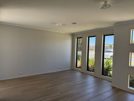 Spacious Family Home With Outdoor Living! - Photo 3