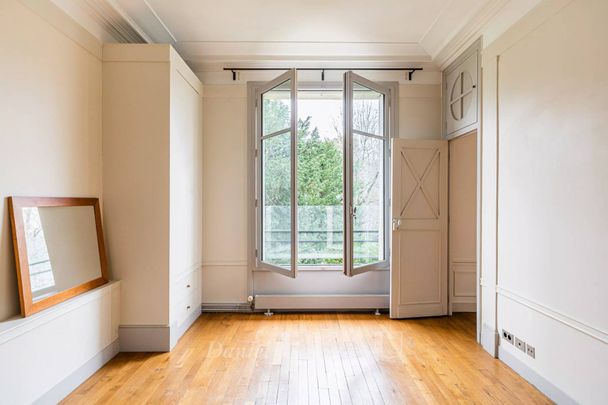 Location hôtel particulier, Neuilly-sur-Seine, 8 pièces, 268.86 m², ref 85956064 - Photo 1