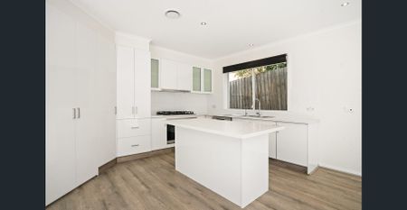 Grand Family Living in the Heart of Roxburgh Park - Photo 4