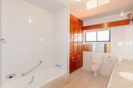 ABSOLUTE OCEANFRONT LUXURY � PRIVATE COASTAL ESTATE WITH POOL & ENTERTAINING WING - Photo 5