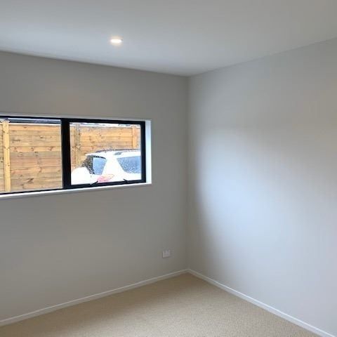 2 Bedroom in Riverhead - Photo 1