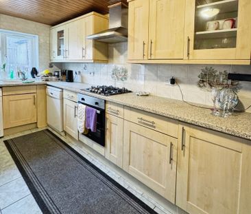 Semi-detached House to rent - Bill Street Road, Rochester, ME2 - Photo 5