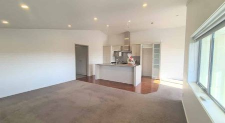 CITY CENTRE - 3 BEDROOMS - Photo 5