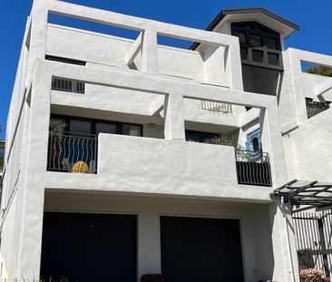 Refurbished 2 Bedroom Apartment - Photo 3