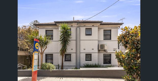 Updated Seaside Apartment In Prime Location. - Photo 1