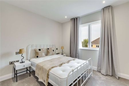 Impressive 2 bedroom apartment on the 2nd floor of a small new build development with parking - Photo 5