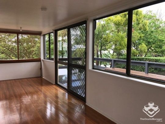 Perfect Share House in Unbeatable Location - Photo 1