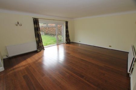 4 bedroom semi-detached house to rent - Photo 2