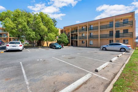 A Great Community Vibe - Photo 2