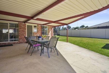 IMMACULATE FAMILY HOME !!! - Photo 5