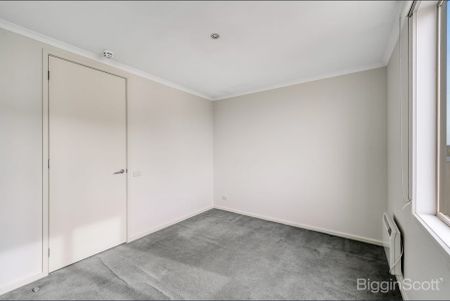 Impressive Abode In Convenient Locale - Photo 2