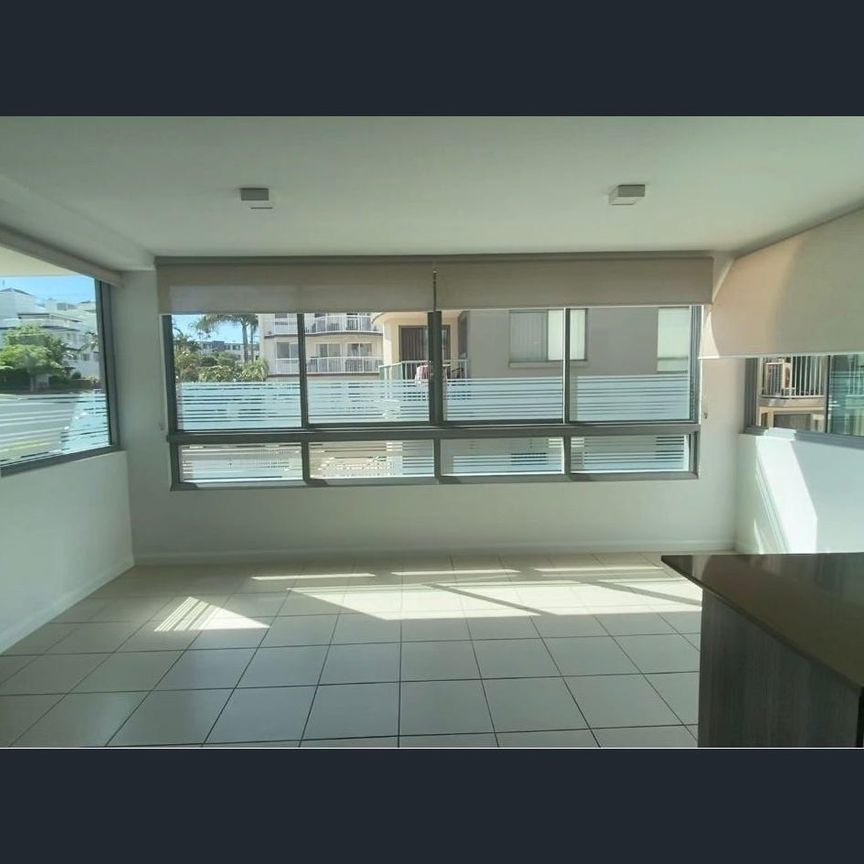 BEACHSIDE UNIT WITH POOL, GYM AND STEAM ROOM - Photo 1