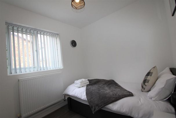 3 bedroom semi-detached bungalow to rent - Photo 1