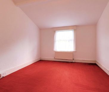 A 2 Bedroom Flat in Charlton Kings GL52 6RQ - Photo 5