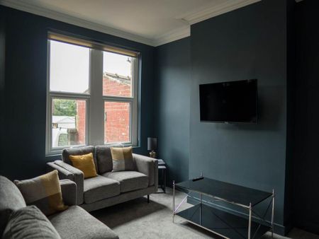 1 bedroom in a house share to rent - Photo 2