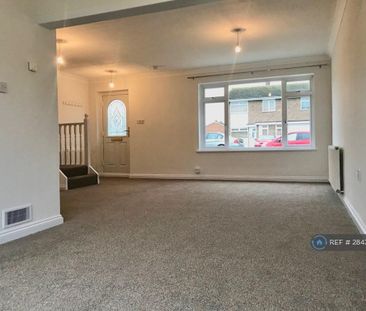 3 bedroom end of terrace house to rent - Photo 2