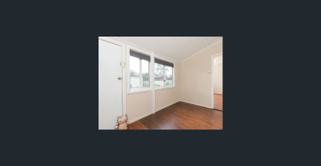 3 Bedroom Renovated Cottage With Rear Workshop - Photo 4