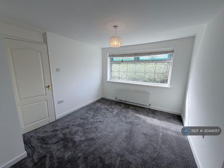 3 bedroom semi-detached house to rent - Photo 4