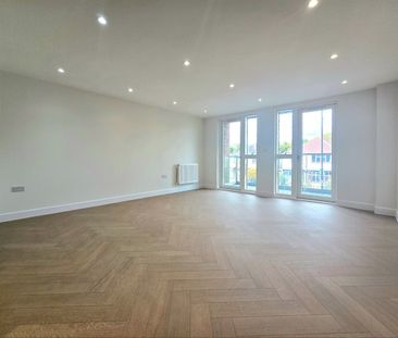 2 Bed Flat, Norbury Avenue, SW16 - Photo 2