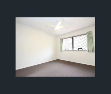 Quiet & Comfortable Townhouse on Waverley Street - Photo 3