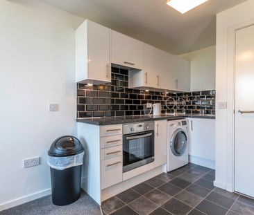 23P - Craigmount Court, Edinburgh, EH4 8HL - Photo 5