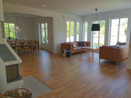 Arkitektritad,vackert hus i populära Näsbypark - Photo 3