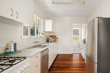 9 Judith Street, Ashgrove QLD 4060 - House For Rent - $890 | Domain - Photo 3